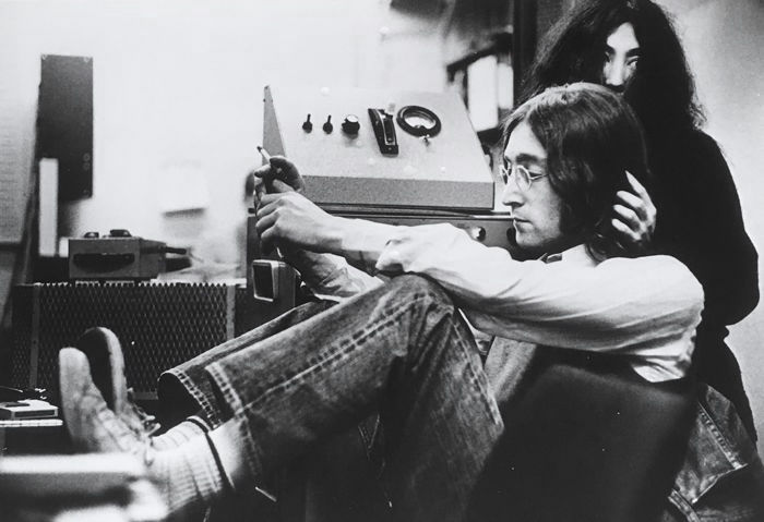 E John inventò il rumore: “Revolution n. 9, la “non canzone” più famosa del mondo