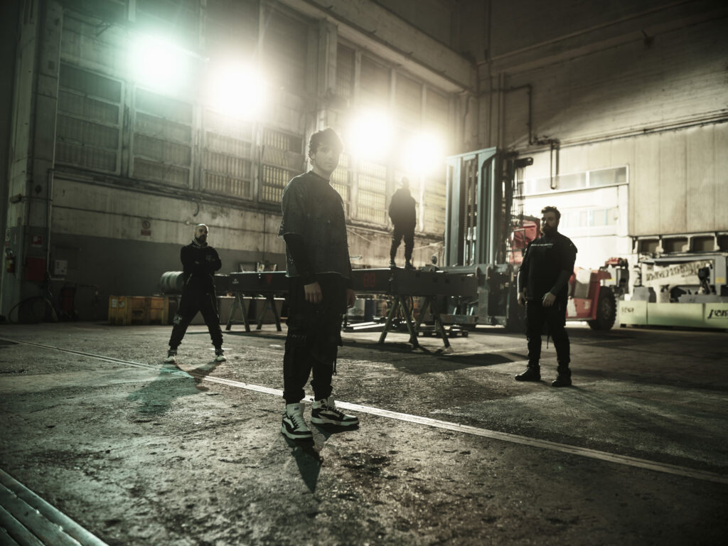 I My Evil Twin, in uno scenario distopico